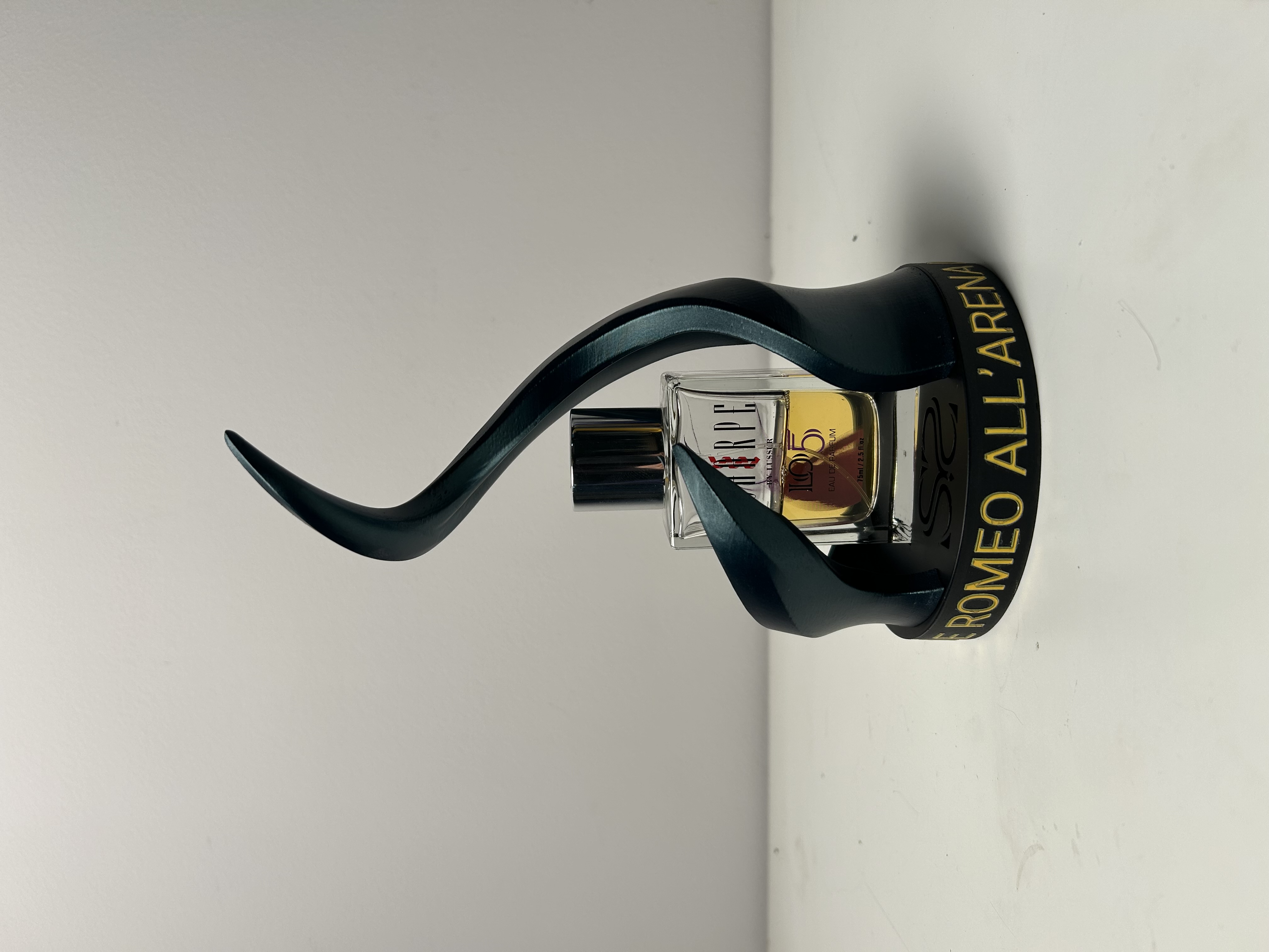 Espositori per profumi personalizzati: piccoli oggetti, grande valore — Niccolò Dal Pezzo